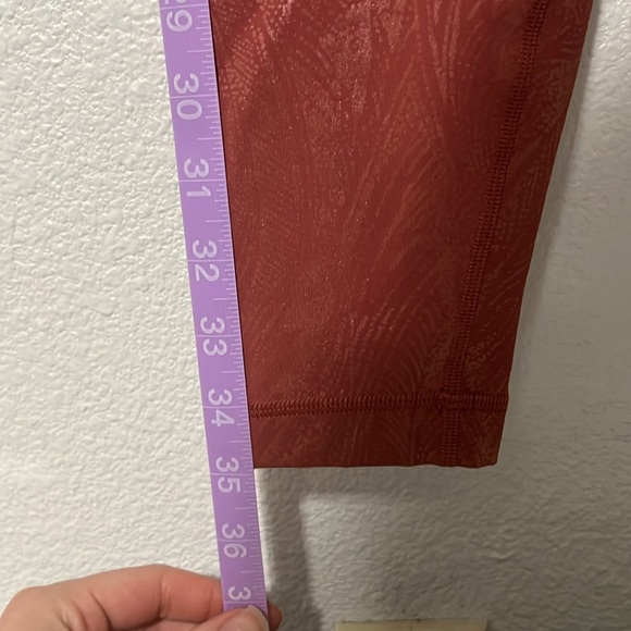 Lululemon leggings. Pink with a subtle pattern, size 4, great condition. - Picture 2 of 7